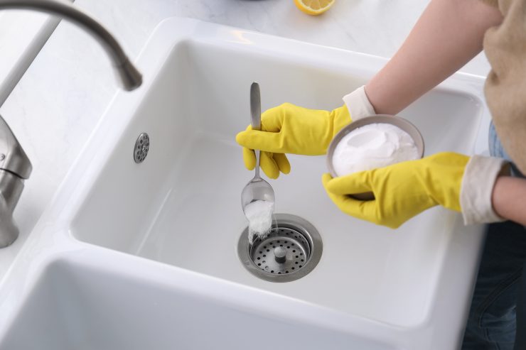Riecht der Abfluss des Waschbeckens? Schauen Sie sich diesen Trick an